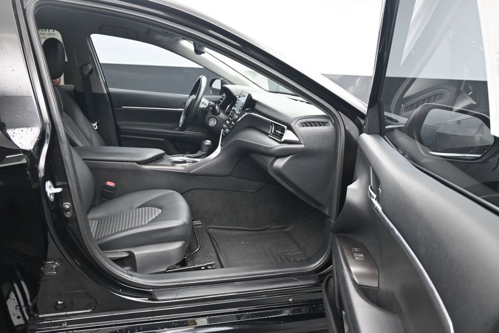 Used 2022 Toyota Camry SE FWD image 12