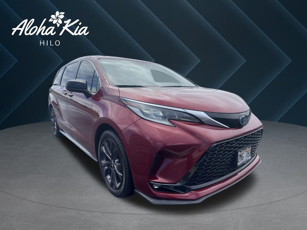 Used 2022 Toyota Sienna XSE image 1