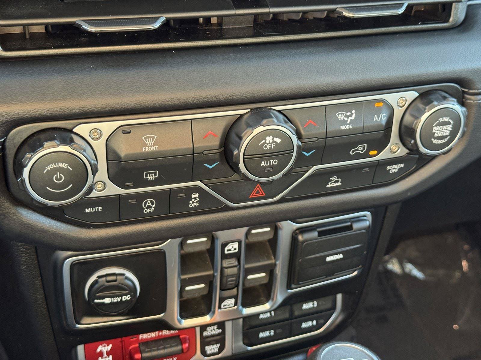 Certified 2026 Jeep Gladiator Rubicon AWD/4WD image 18