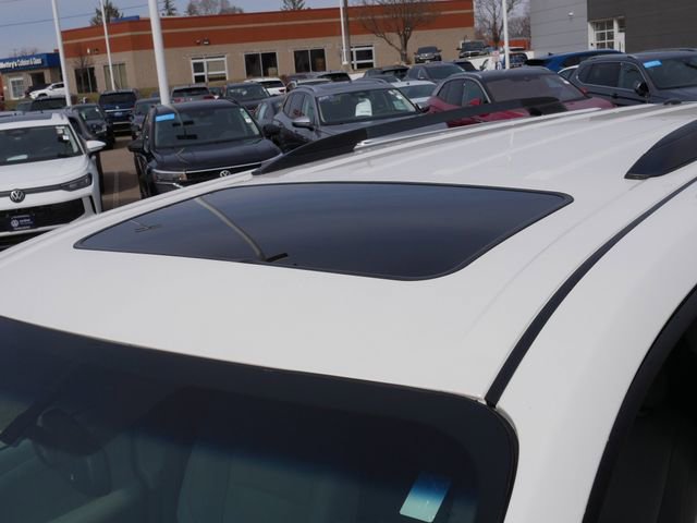 Used 2017 Toyota Sienna XLE image 11