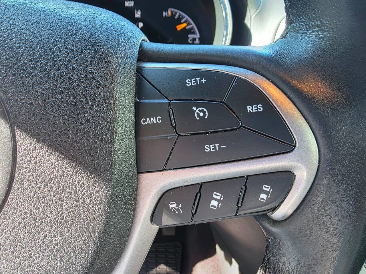 Used 2018 Jeep Grand Cherokee Limited image 21