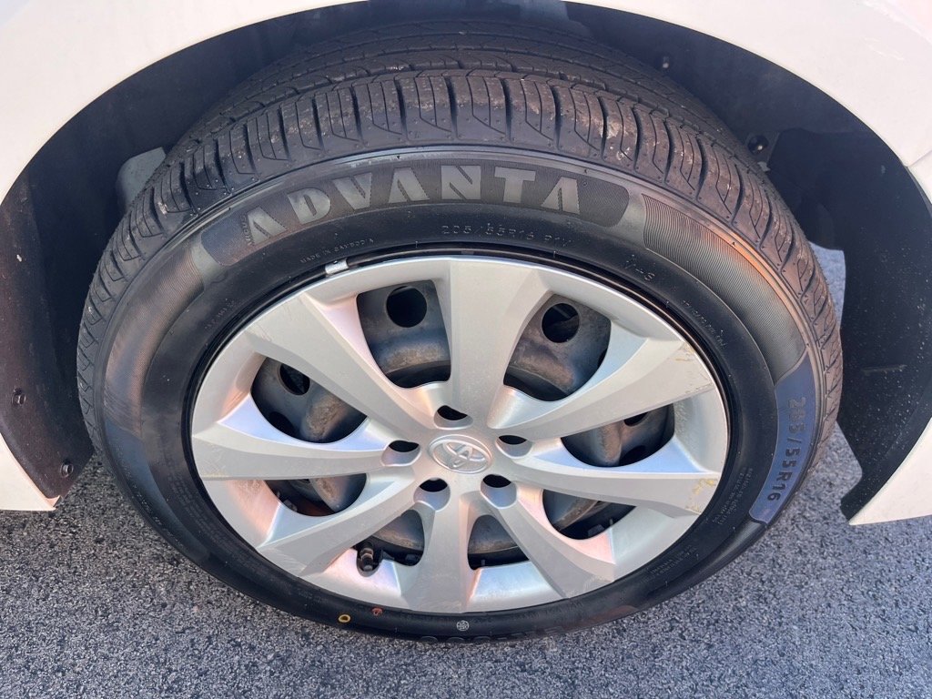 Used 2021 Toyota Corolla LE image 10