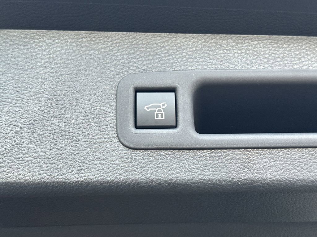 New 2026 Toyota Sienna Platinum image 7