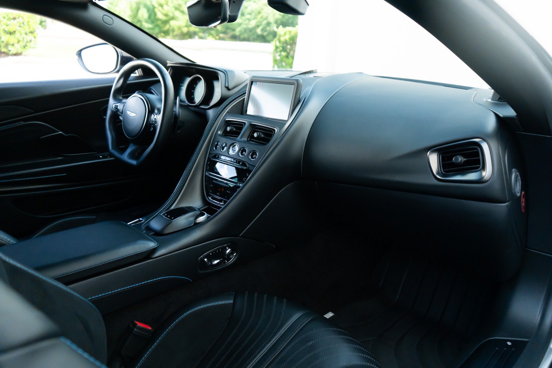 Used 2019 Aston Martin DB11 AMR RWD image 17