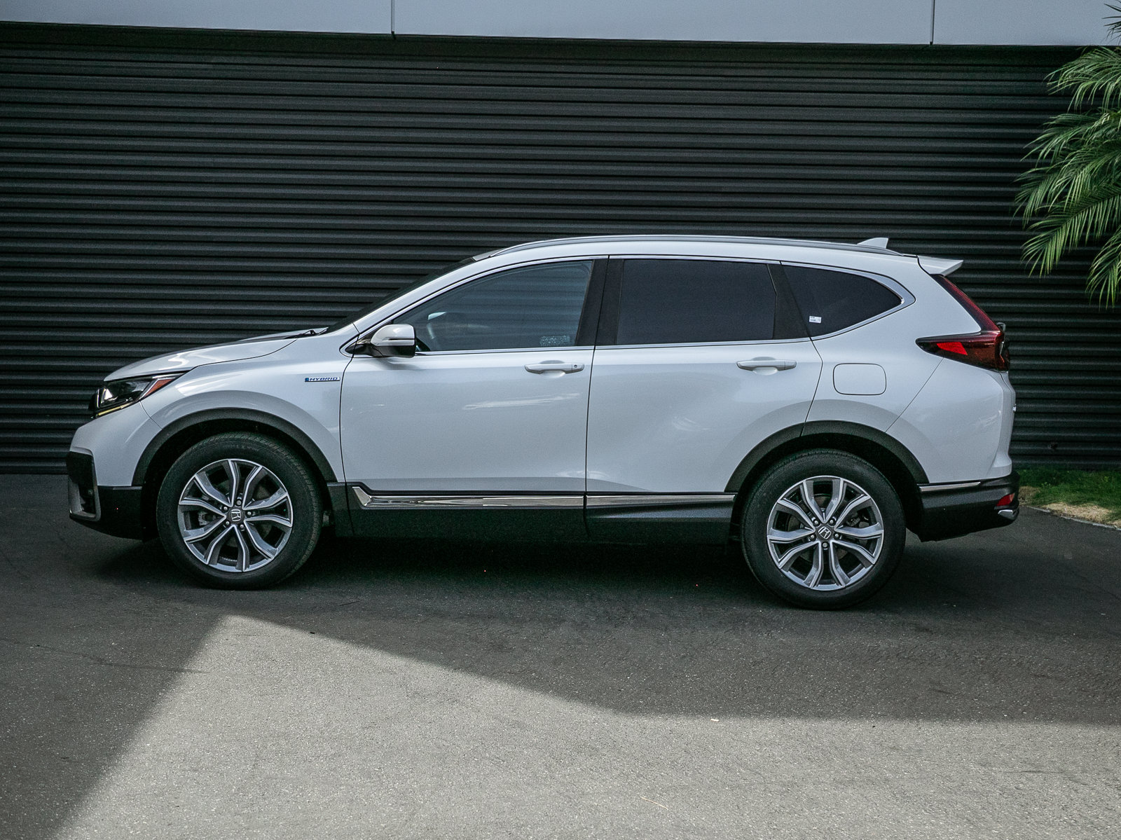 Used 2021 Honda CR-V Touring image 2
