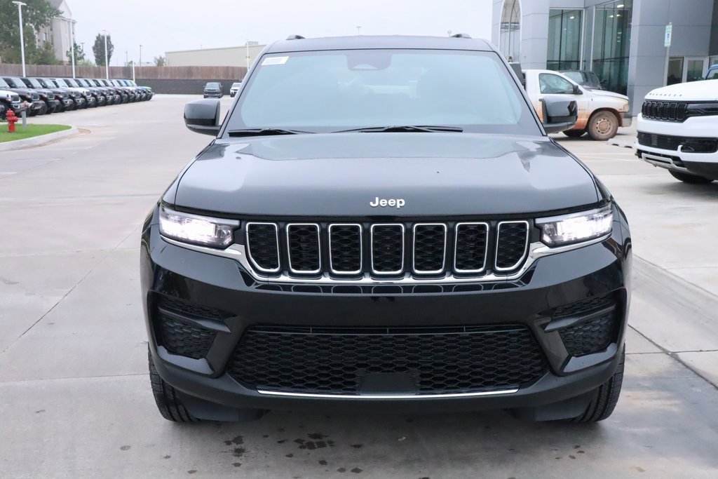 New 2025 Jeep Grand Cherokee Laredo image 8