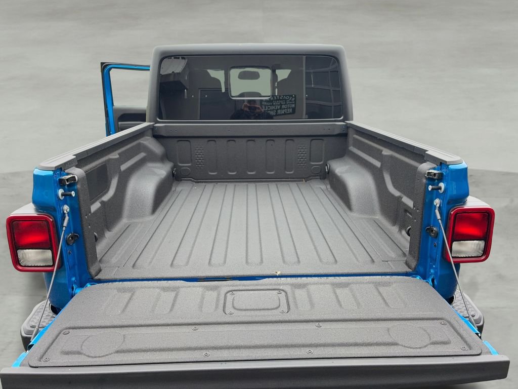 New 2026 Jeep Gladiator Sport AWD/4WD image 18