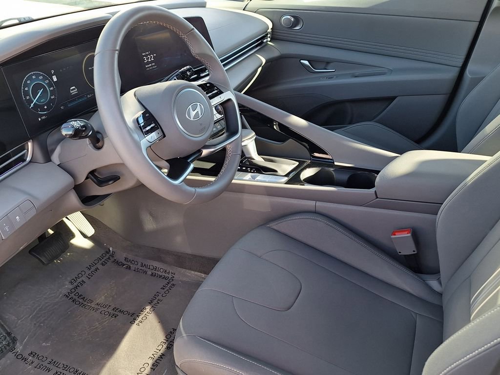 New 2025 Hyundai Elantra SEL image 10