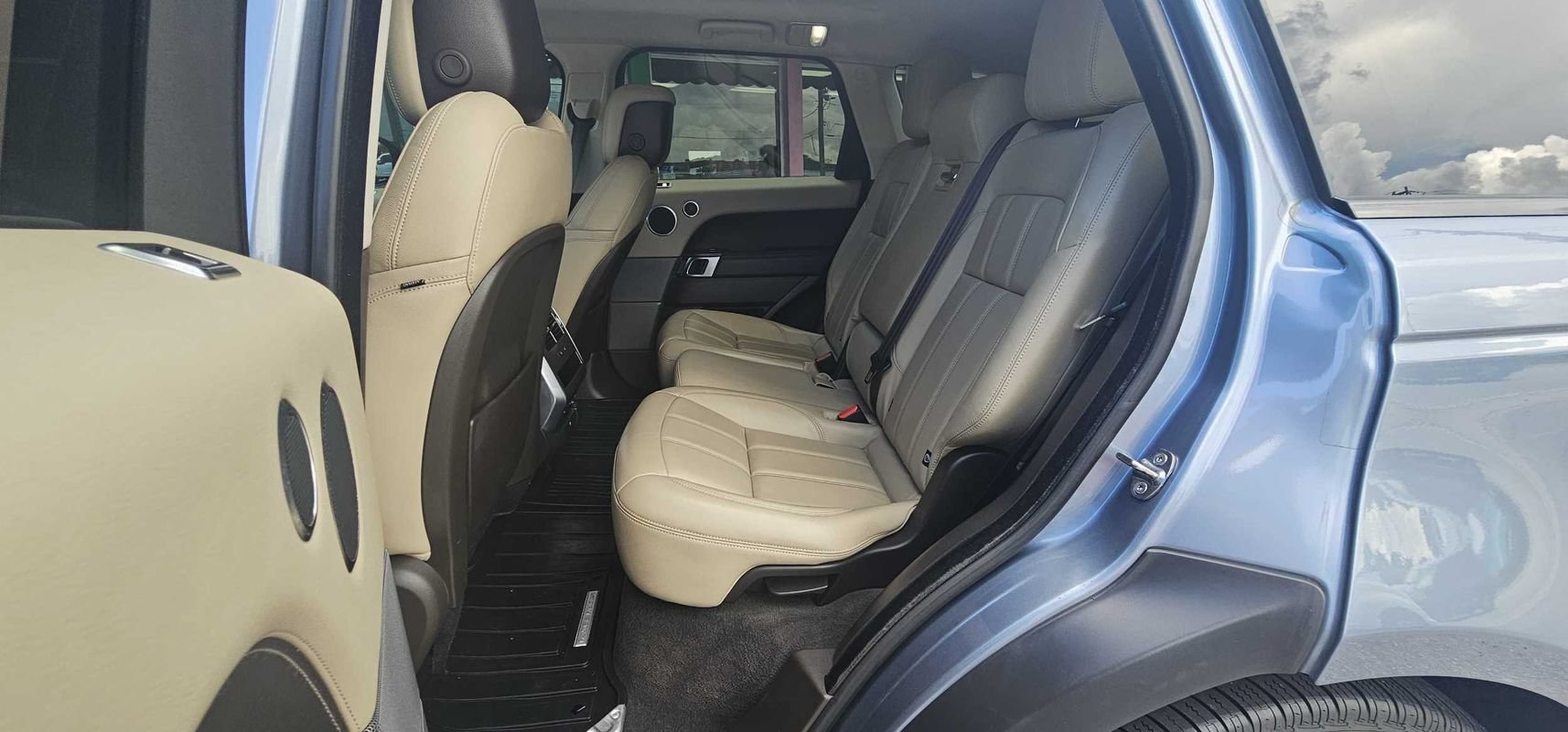 Used 2018 Land Rover Range Rover Sport SE AWD/4WD image 20