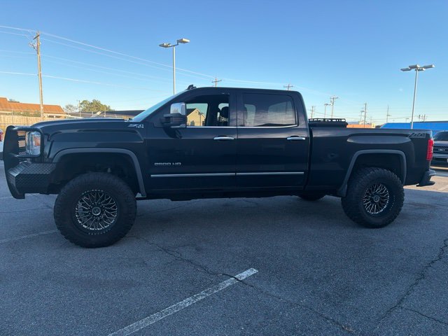Used 2015 GMC Sierra 2500 SLT w/ Duramax Plus Package AWD/4WD image 4