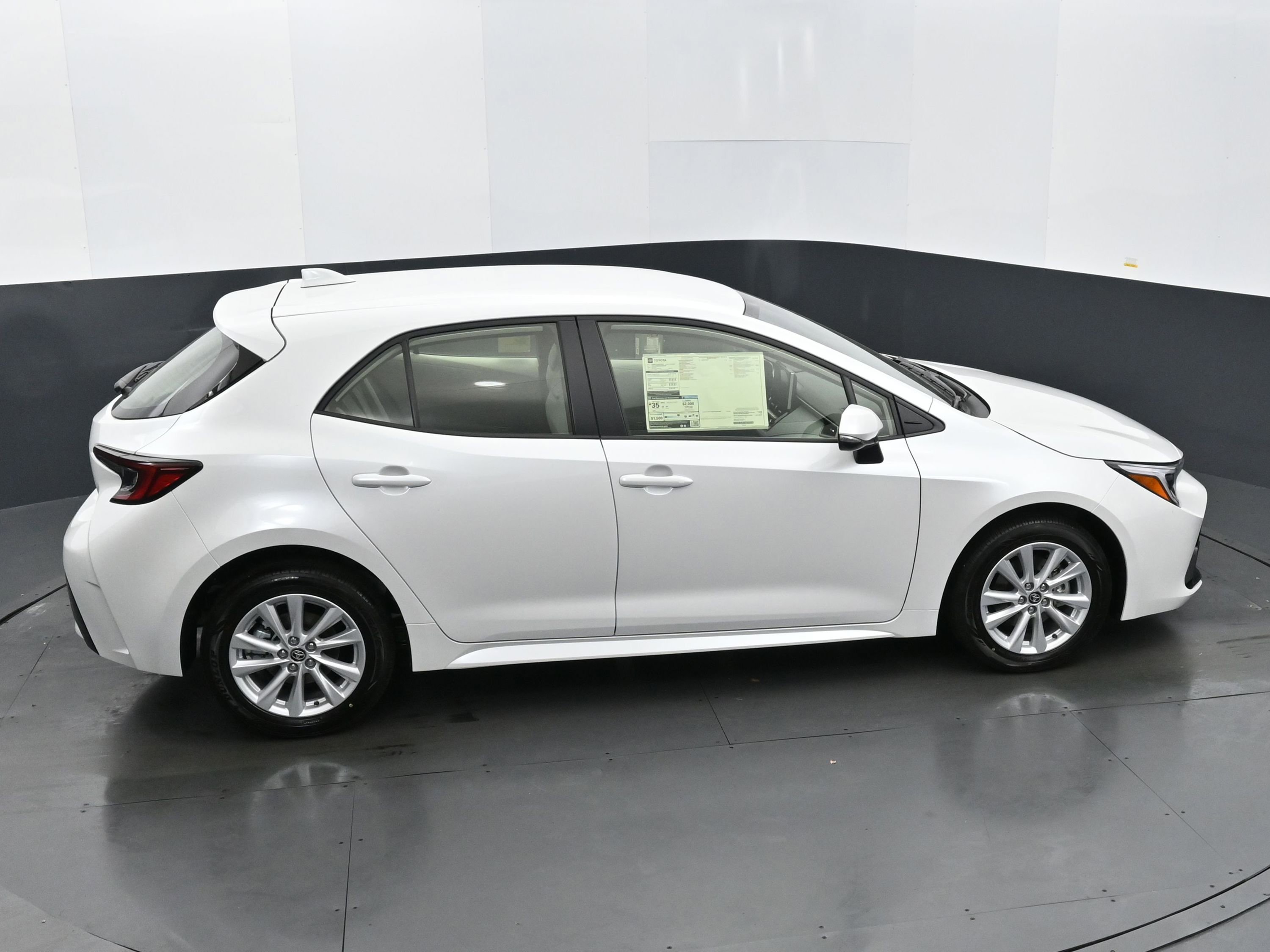 Used 2025 Toyota Corolla SE image 33