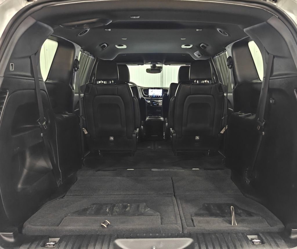Used 2025 Chrysler Pacifica Select image 34