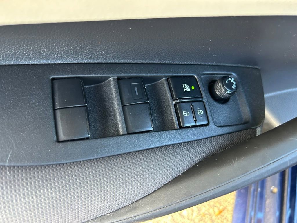 Used 2022 Toyota Corolla LE image 16