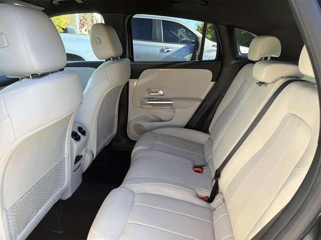 Used 2025 Mercedes-Benz GLA 250 image 24