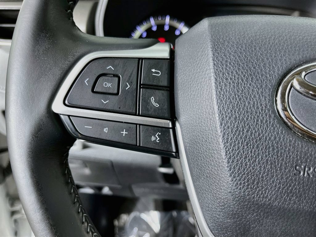 Used 2022 Toyota Highlander LE FWD image 15