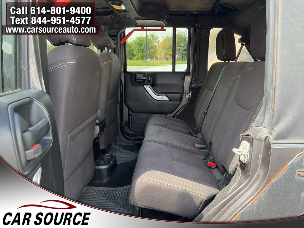 Used 2017 Jeep Wrangler Unlimited Sahara w/ Connectivity Group AWD/4WD image 21