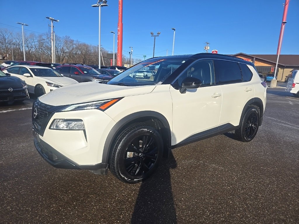 Used 2023 Nissan Rogue SV w/ SV Premium Package image 3