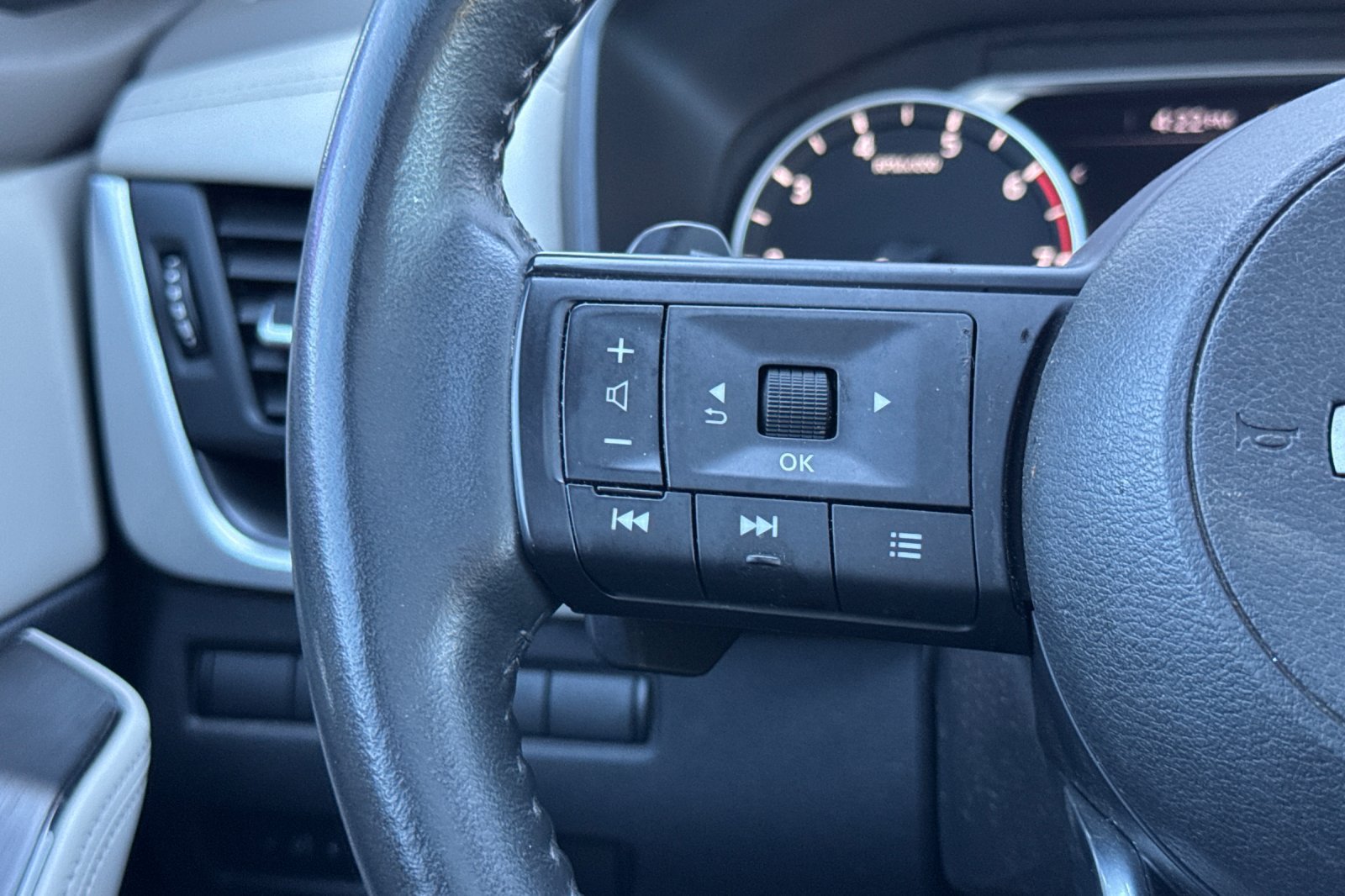 Certified 2024 Nissan Rogue SV w/ SV Premium Package FWD image 36