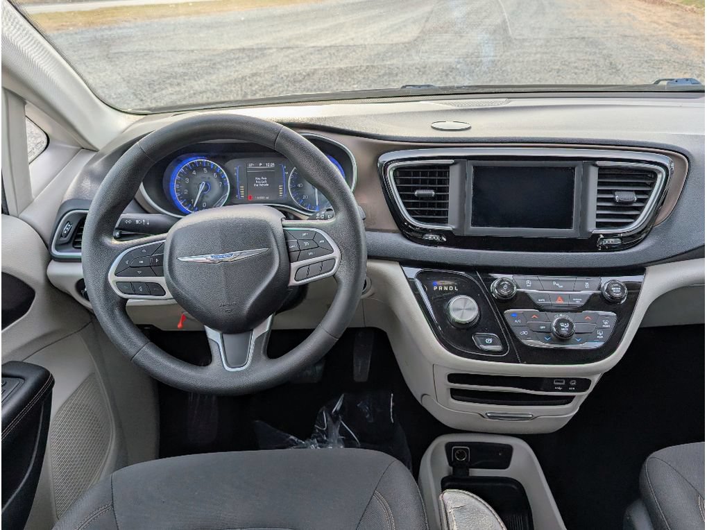 Used 2018 Chrysler Pacifica LX FWD image 27