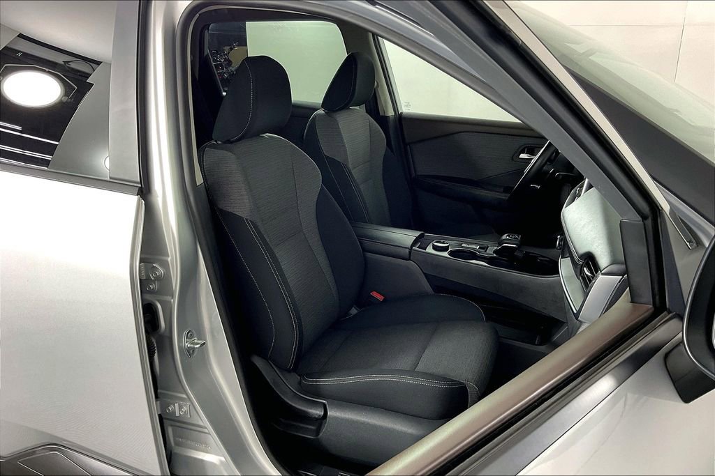 Certified 2023 Nissan Rogue SV image 9