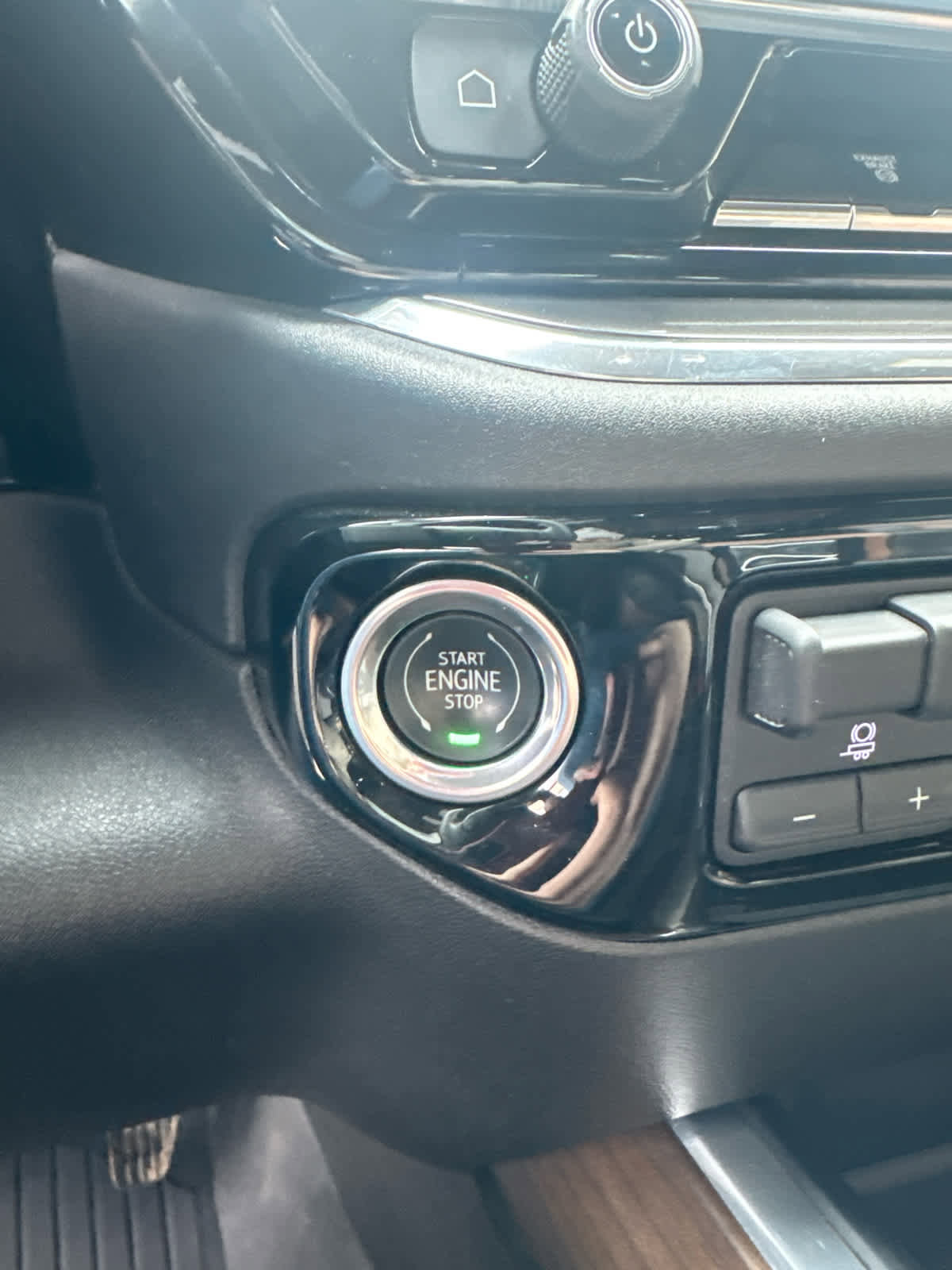 Used 2024 Chevrolet Silverado 3500 High Country w/ Technology Package image 18