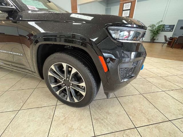 Used 2022 Jeep Grand Cherokee Overland AWD/4WD image 14