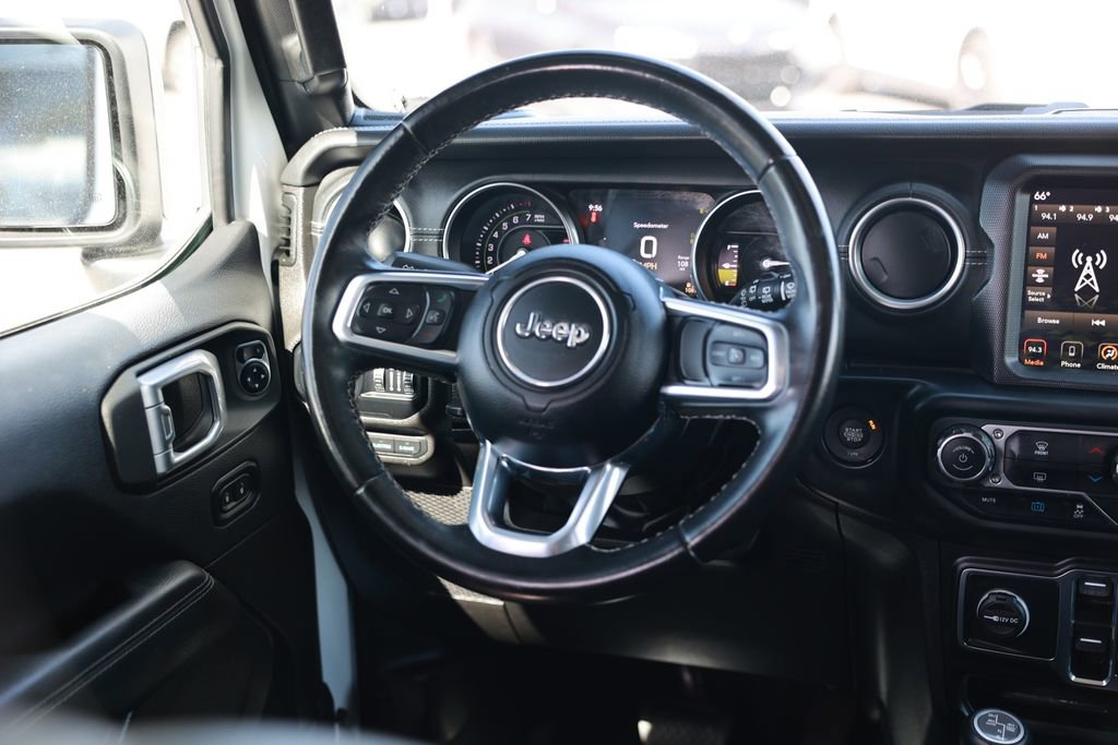 Used 2022 Jeep Wrangler Unlimited Sahara AWD/4WD image 28