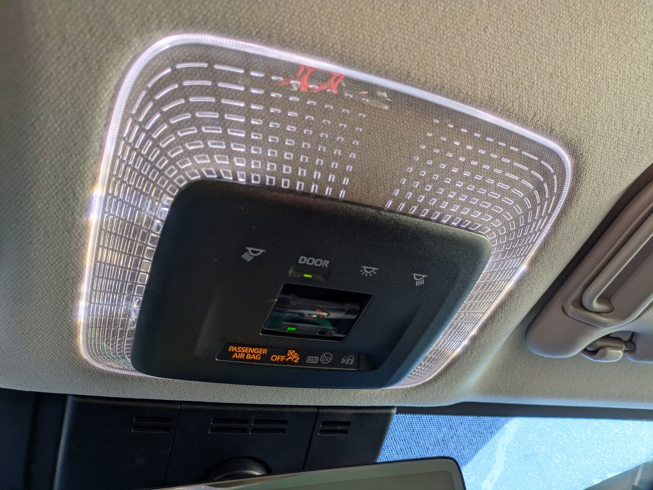 Used 2025 Toyota Prius Plug-In Hybrid image 27