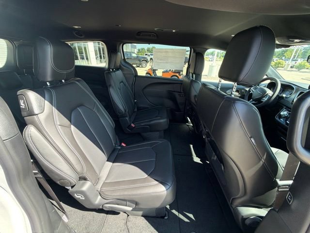 New 2027 Chrysler Pacifica Select FWD image 26