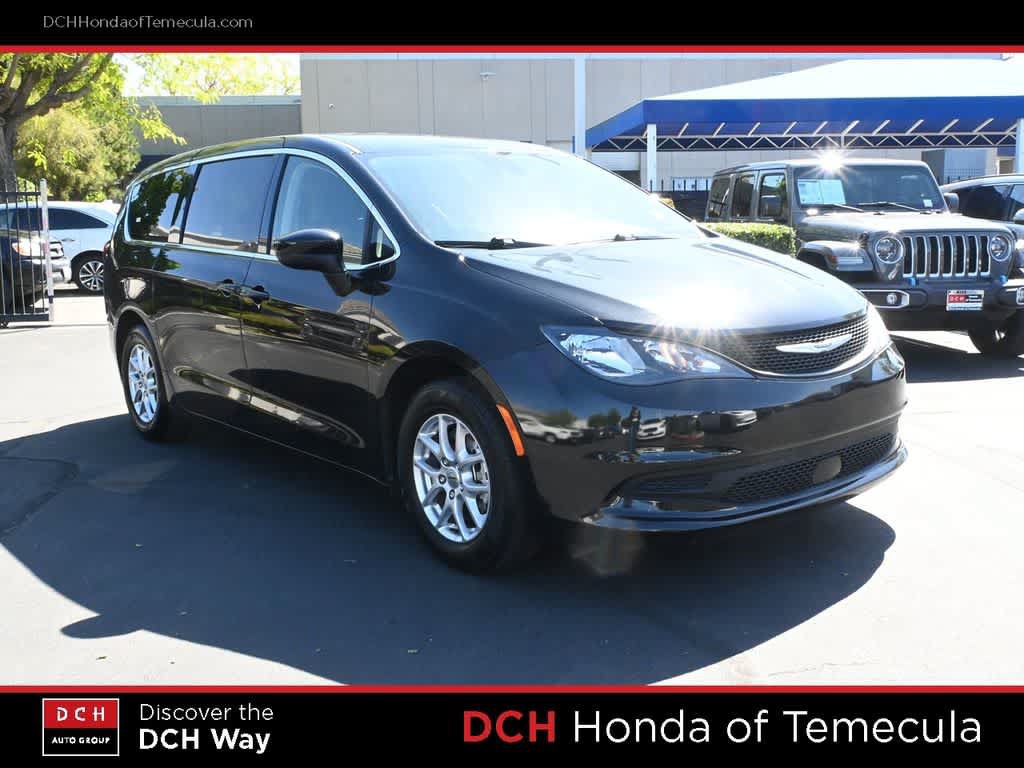 Used 2023 Chrysler Voyager LX FWD image 3