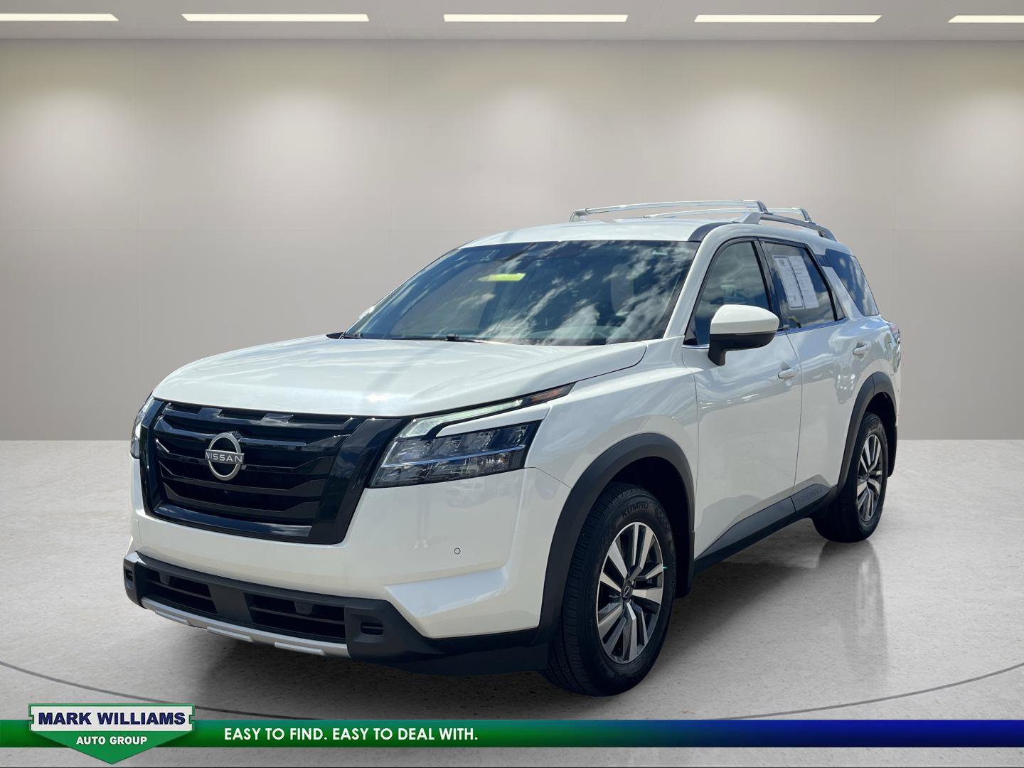 Used 2023 Nissan Pathfinder SL w/ Black Appearance Package AWD/4WD image 7