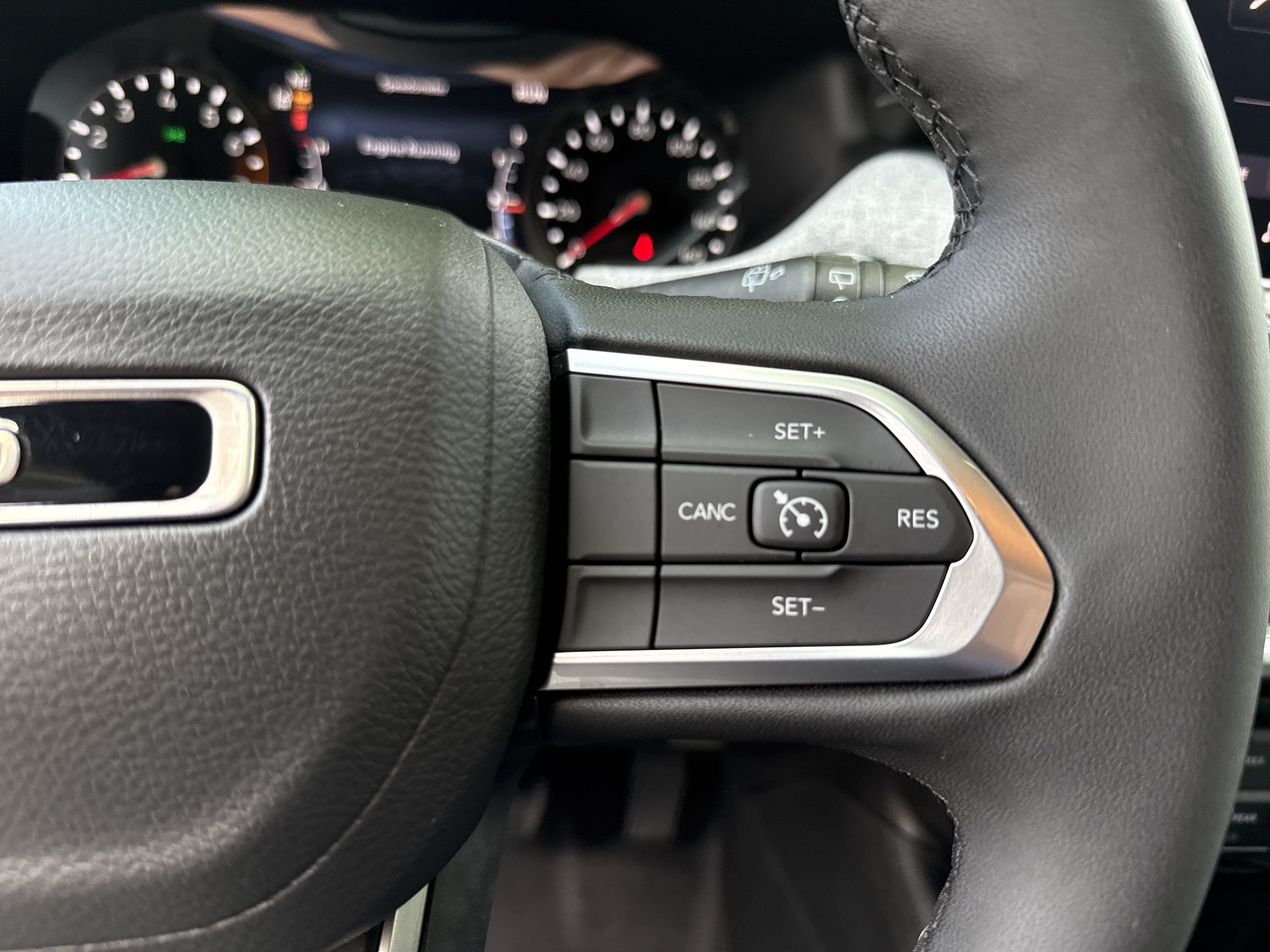 Used 2024 Jeep Compass Latitude AWD/4WD image 25
