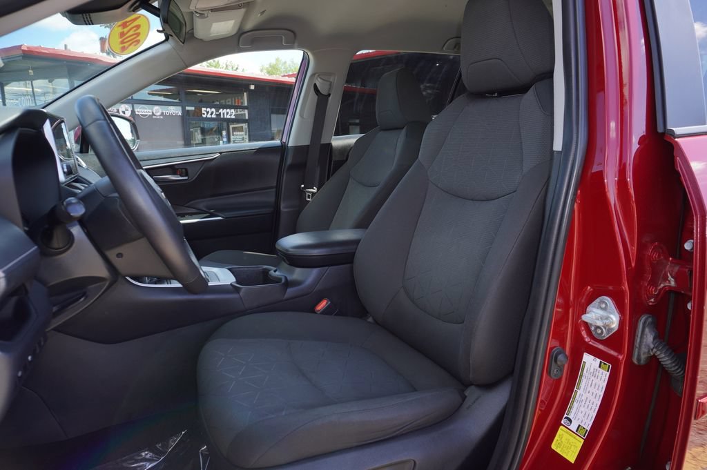 Used 2024 Toyota RAV4 XLE w/ Weather Package AWD/4WD image 22