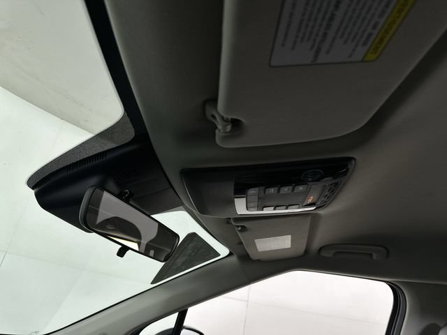 Used 2025 Kia Carnival FWD image 19