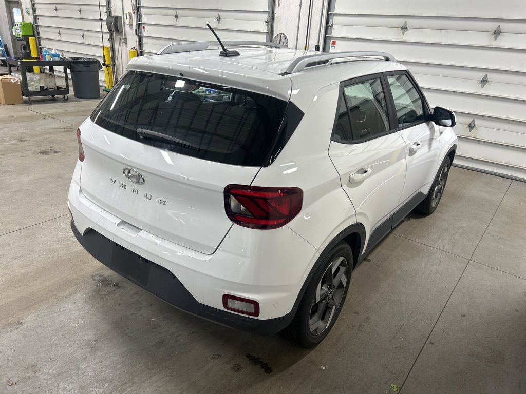 Used 2025 Hyundai Venue SEL image 7