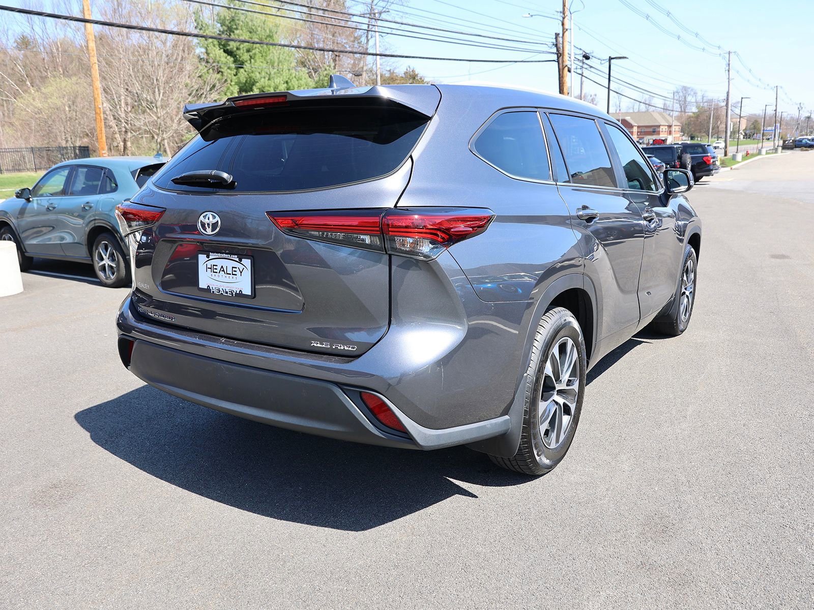 Used 2023 Toyota Highlander XLE image 7