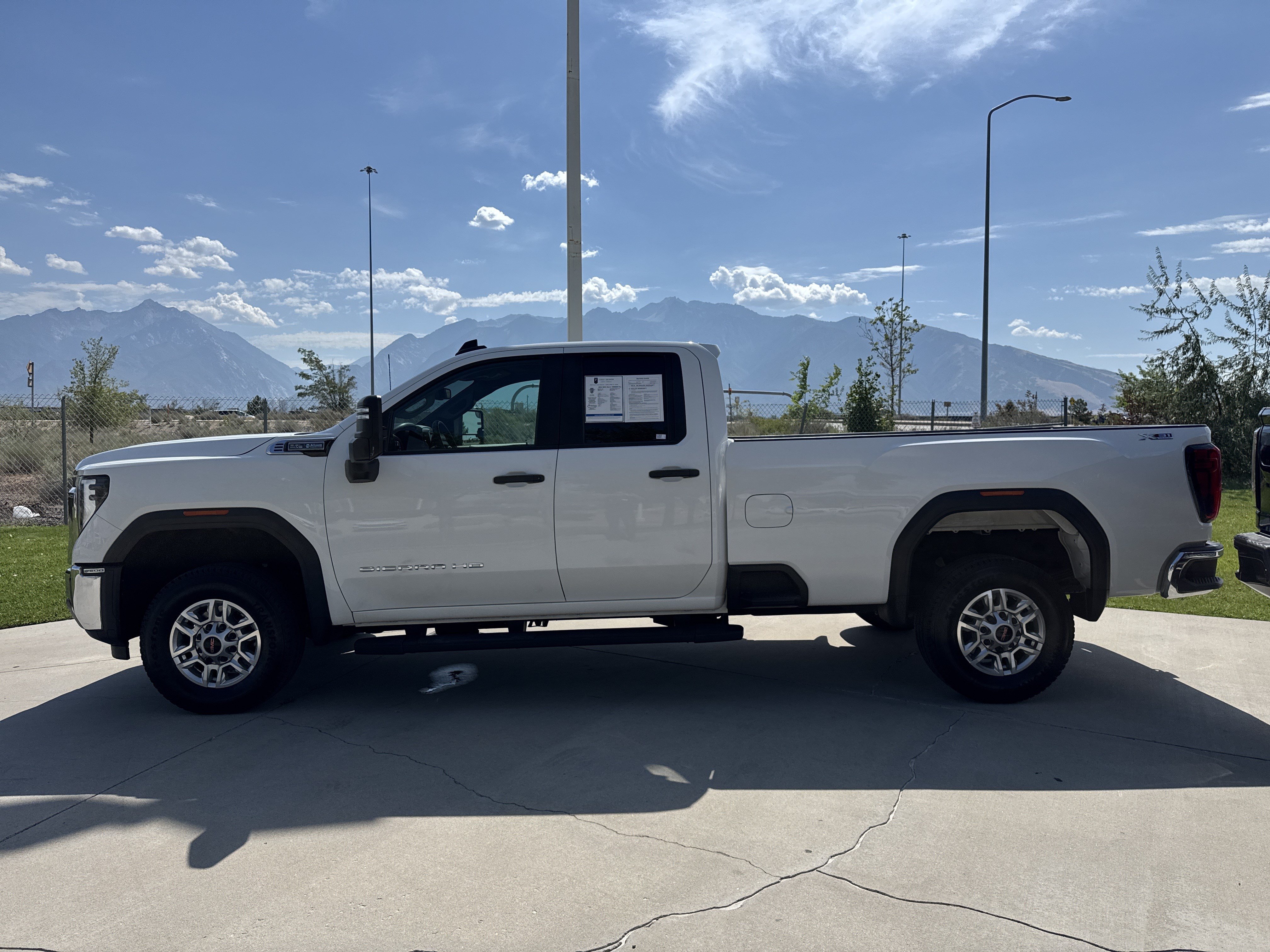 Used 2024 GMC Sierra 2500 Pro w/ 1SA Pro Safety Plus Package AWD/4WD image 2