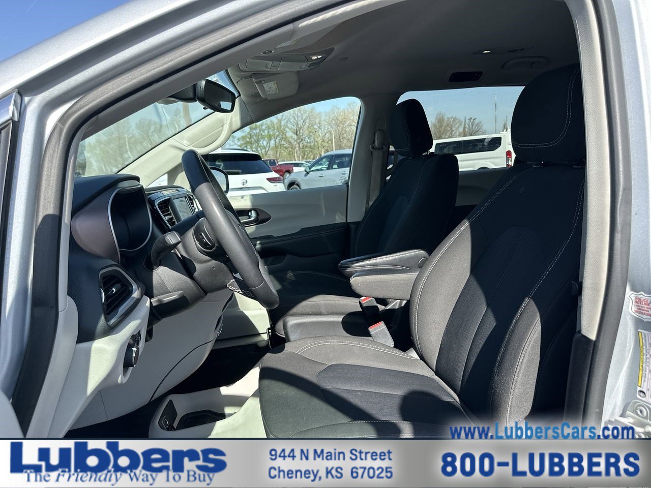 Used 2023 Chrysler Voyager LX FWD image 11