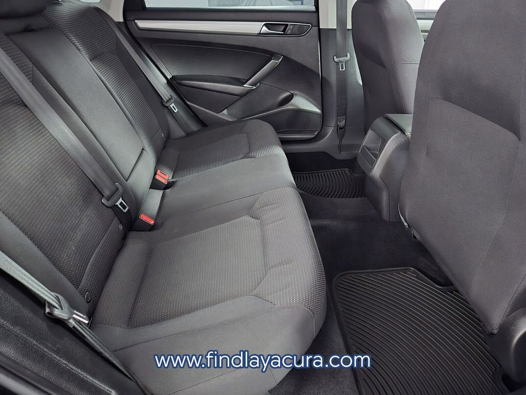 Used 2017 Volkswagen Passat 1.8T S image 16