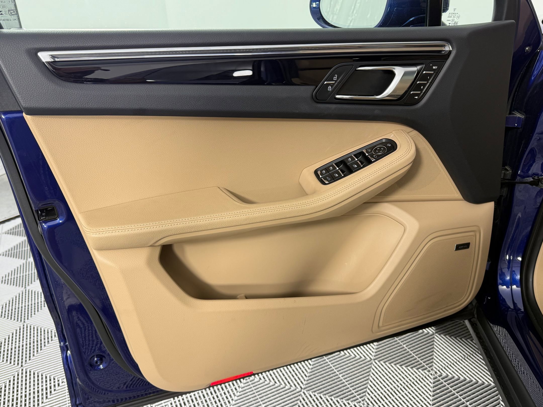 New 2025 Porsche Macan image 27