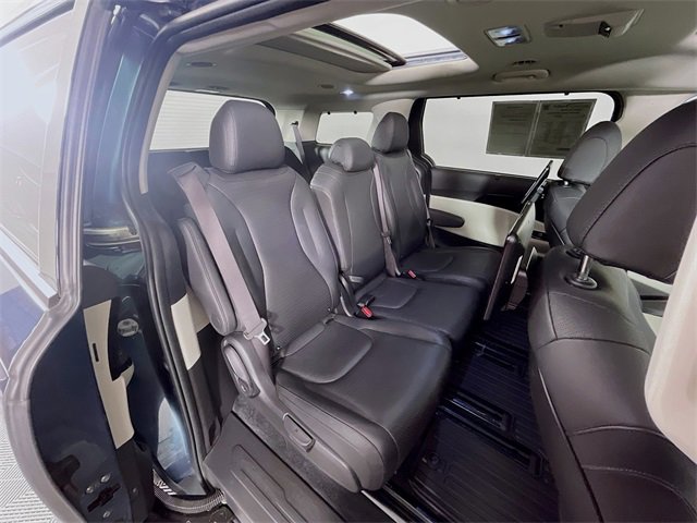 Used 2024 Kia Carnival SX Prestige image 32