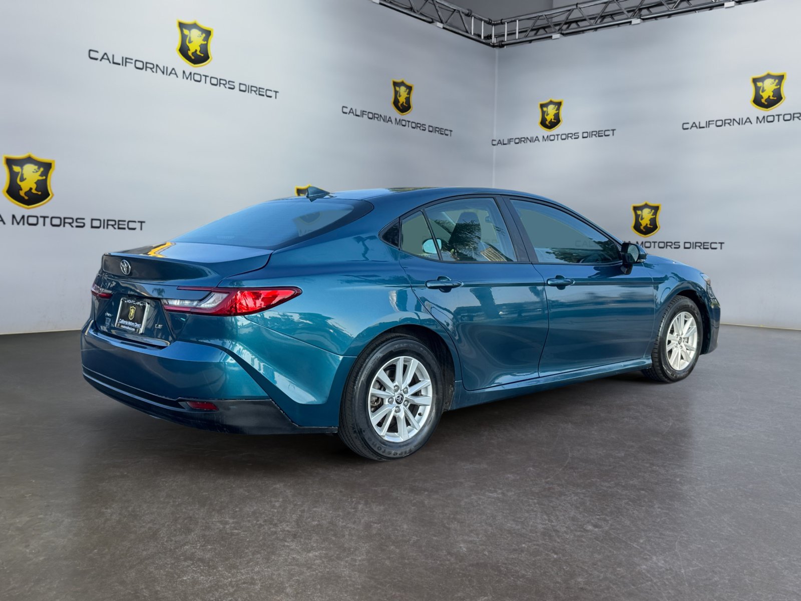 Used 2025 Toyota Camry LE FWD image 5
