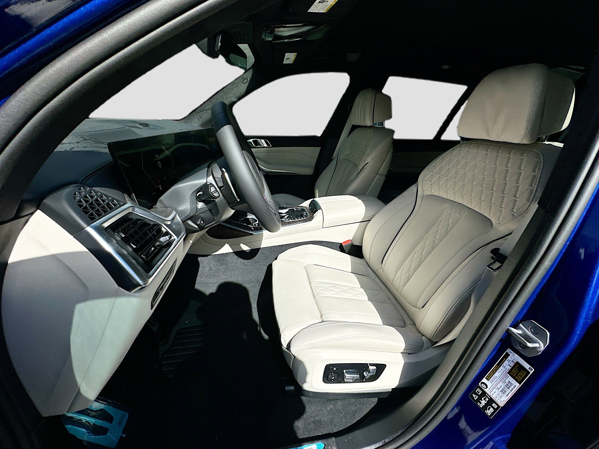 New 2026 BMW X7 M60i image 16