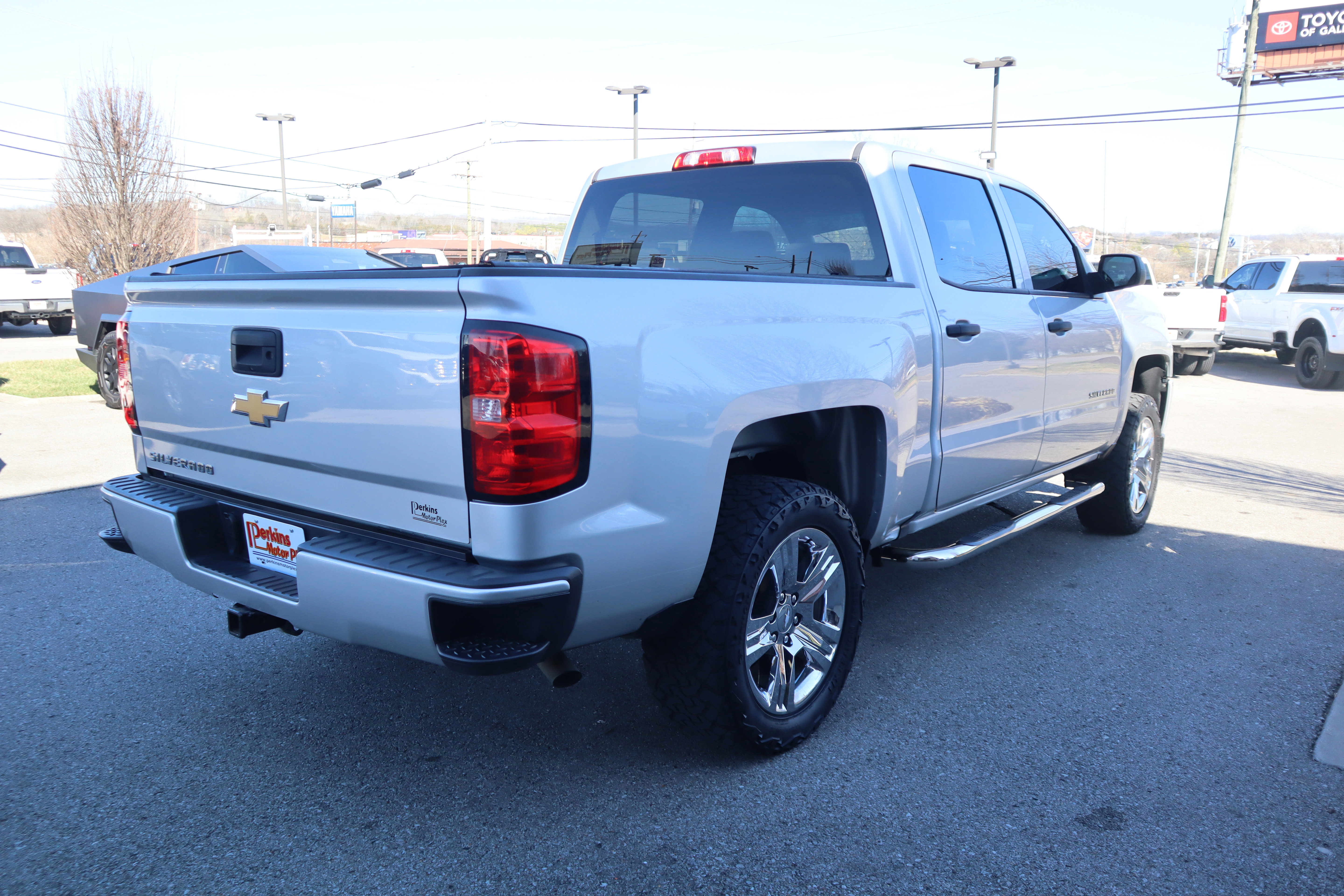 Used 2018 Chevrolet Silverado 1500 Custom w/ Custom Value Package RWD image 7