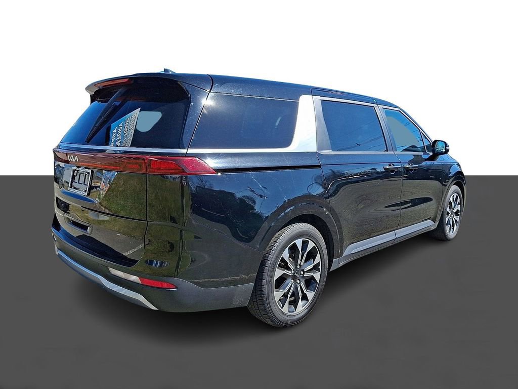 Used 2024 Kia Carnival EX image 7