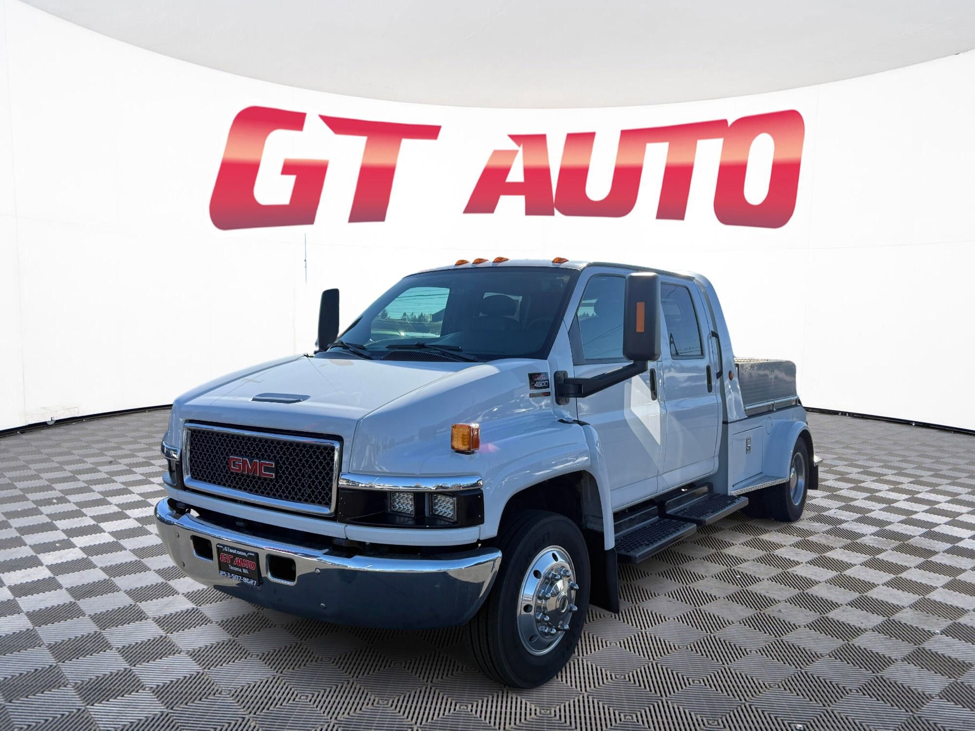 Used 2005 GMC TopKick C4500 2WD Crew Cab image 3
