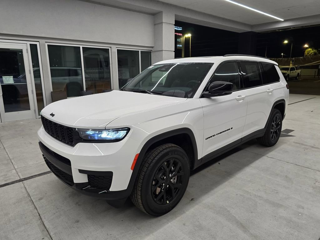 New 2025 Jeep Grand Cherokee L Altitude AWD/4WD image 2
