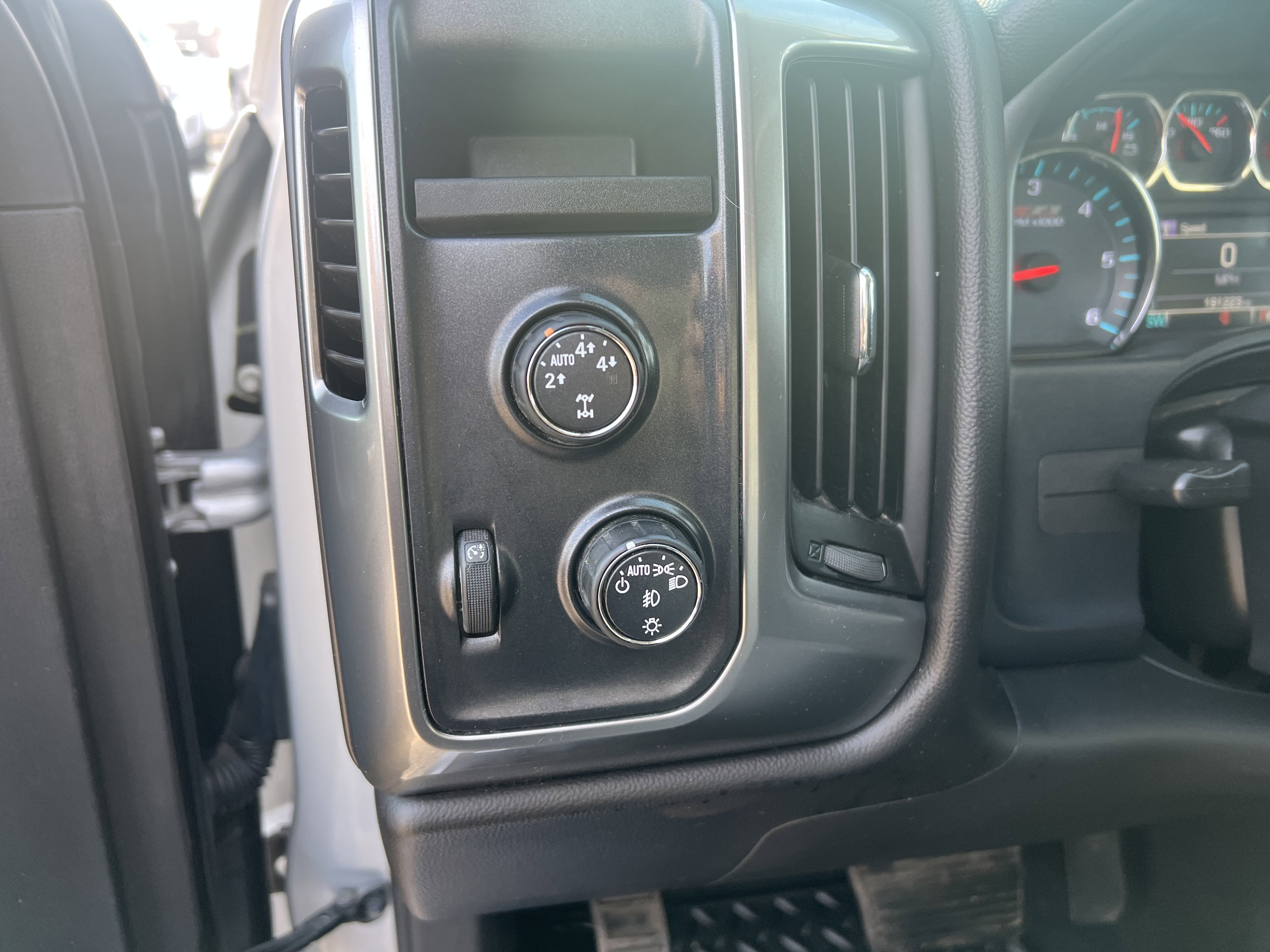 Used 2016 Chevrolet Silverado 1500 LT w/ LT Convenience Package image 16