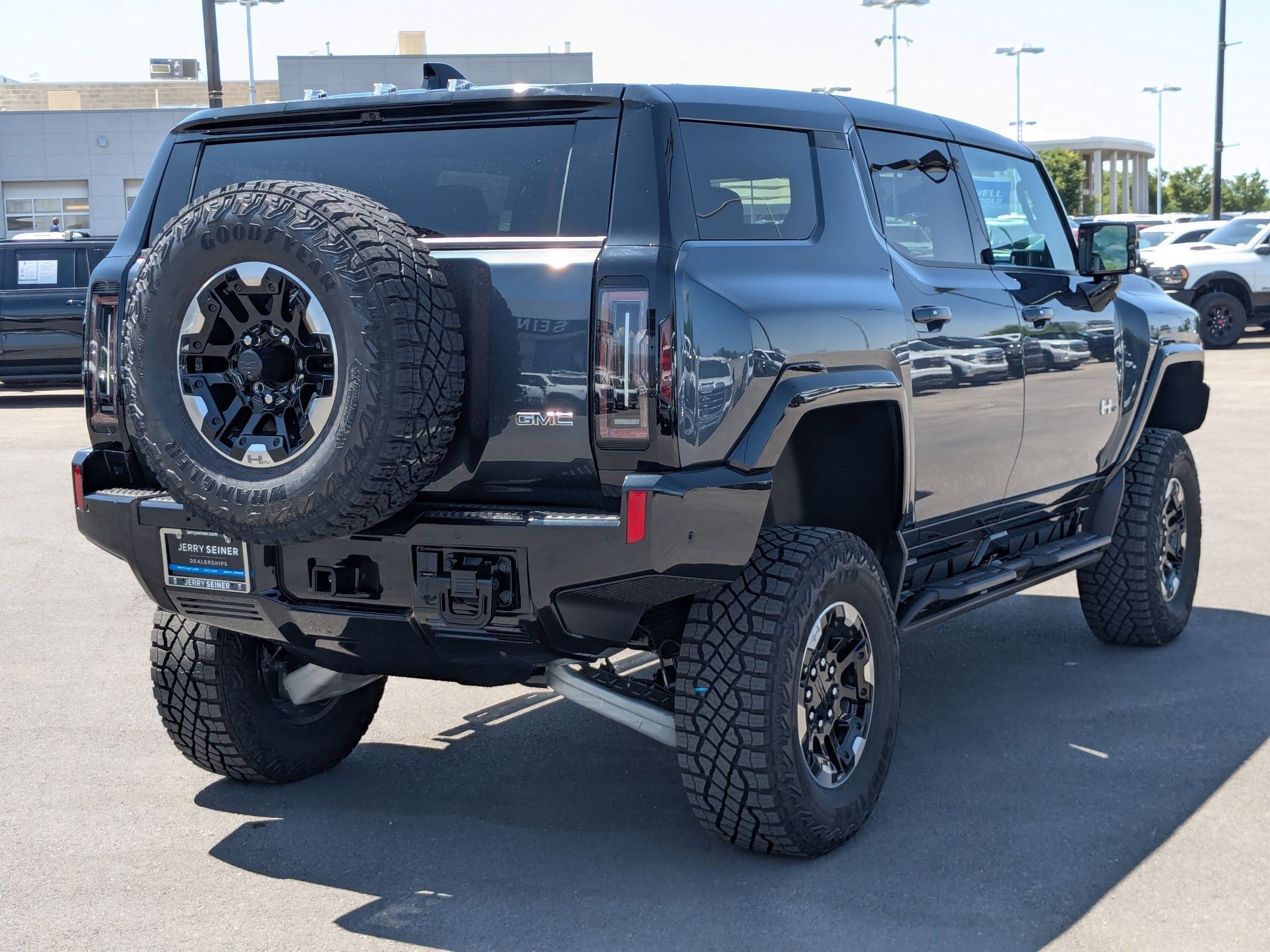 New 2025 GMC Hummer EV 2X w/ Extreme Off-Road Package image 6