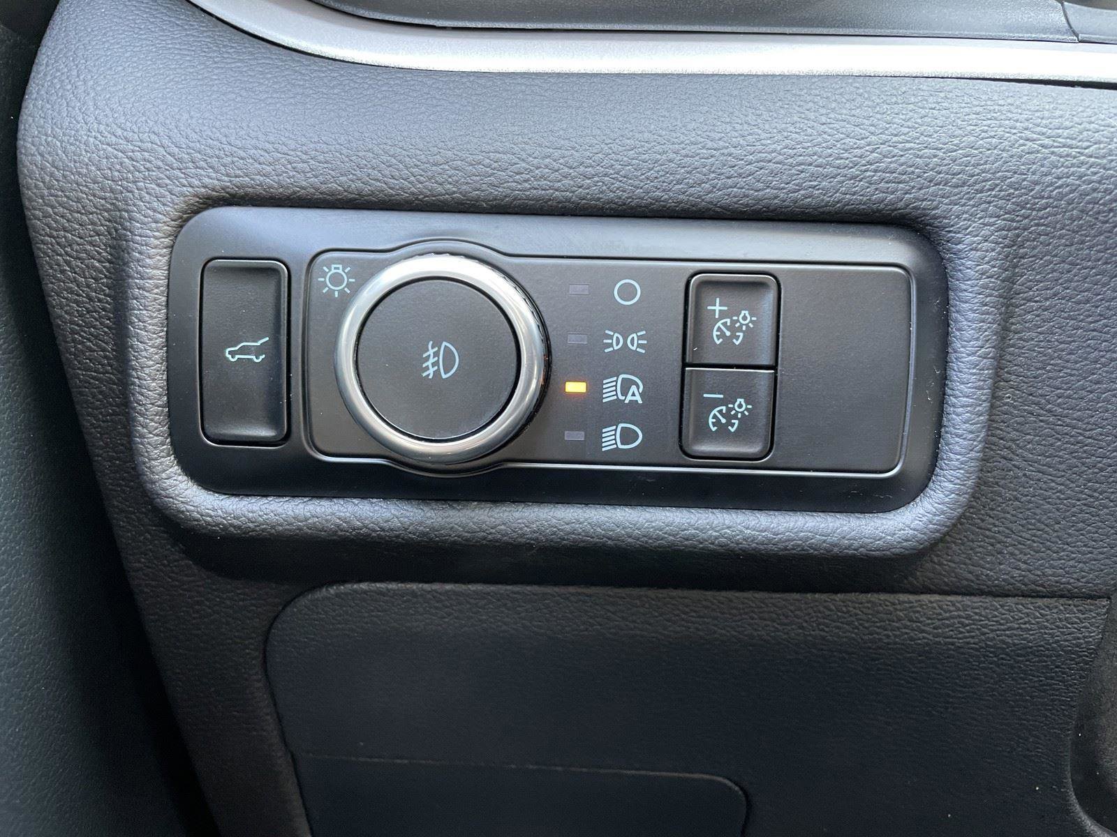 Used 2023 Ford Explorer XLT w/ Equipment Group 202A image 29